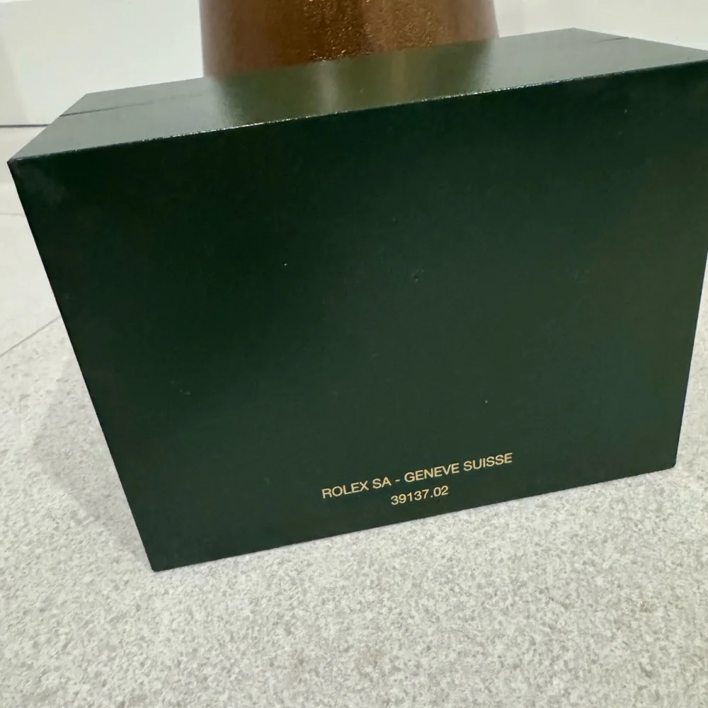 Rolex Explorer II Green and Gold Watch Box Set with Links - Picture 7 of 8